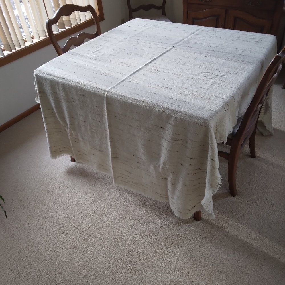 Table Cloth, 60" x 90". Earthtones, with 8 matching , 16" x 16" Napkins